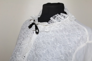 Bluză vintage din nylon și dantelă – anii ’50, jabou și fundiță catifea - Img 4