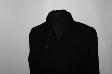 Camasa neagra plisata anii '90