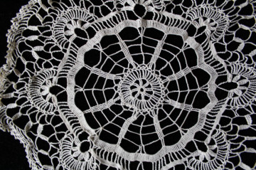 Dantelă vintage cu model floral stilizat – anii ’30‑’40 - Img 2