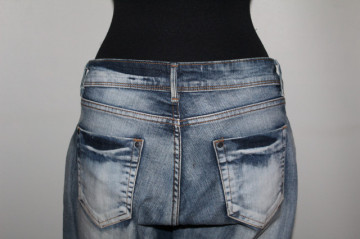 Jeans Janina Denim prespălați cu cristale – denim albastru slim - Img 5