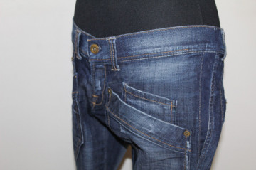 Jeans skinny albastru închis cu buzunare aplicate – vibe retro casual - Img 5