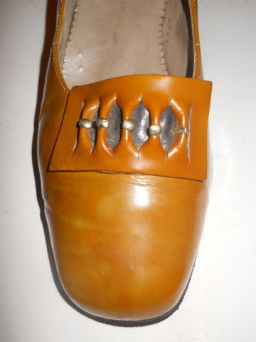 Pantofi lac mustar anii '60
