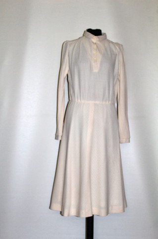 Rochie crem cu aspect reiat – vintage anii ’70