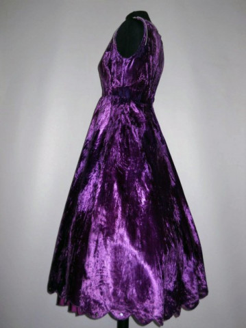 Rochie de ocazie din catifea violet anii '60