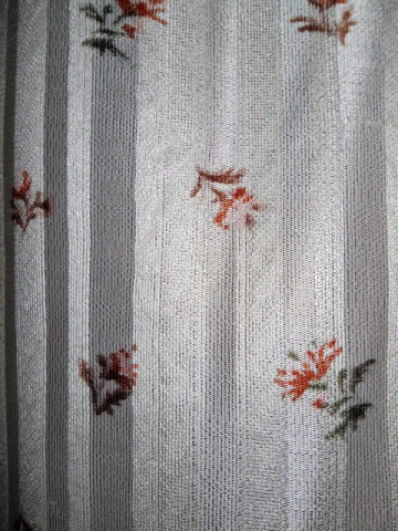 Rochie ivoire cu dungi si flori anii '70