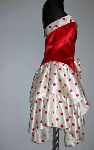 Rochie retro de ocazie  din satin, cu buline albe si rosii, anii '80.