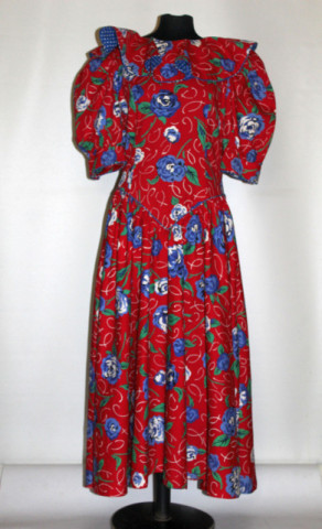 Rochie rosie cu flori albastre si guler Arlechino anii '70