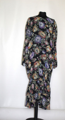 Rochie talie joasă cu print floral – retro anii ’80