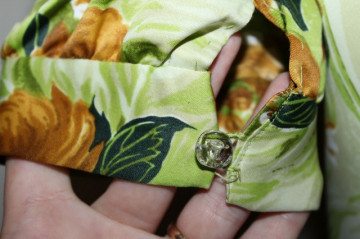 Rochie vintage flori maro pe fond verde acid anii 60