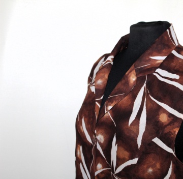 Bluză cu print vegetal stilizat – anii ’80–’90, chiffon maro - Img 7