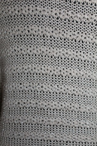 Bluză tricotată bej repro anii ’70 – tricot moale cu fir discret argintiu - Img 4