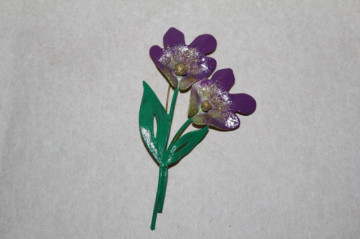 Brosa email flori violet anii '30