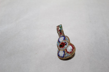 Broșă micromosaic venețian chitară anii 60