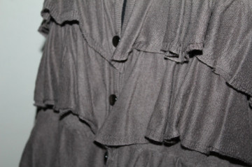Cardigan cu volănașe SoyaConcept – maro cafea cu lapte, retro chic - Img 4