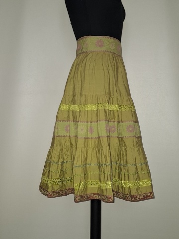 Fustă cloș verde fistic cu broderie florală – anii ’80 - Img 2