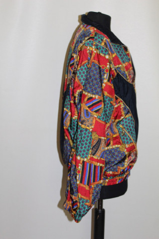 Jachetă retro cu print heraldic – vibe ’90 urban chic - Img 2