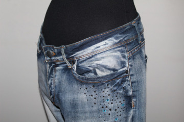Jeans Janina Denim prespălați cu cristale – denim albastru slim - Img 6