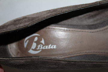Pantofi maro Bata cu fundiță bicoloră - Img 8