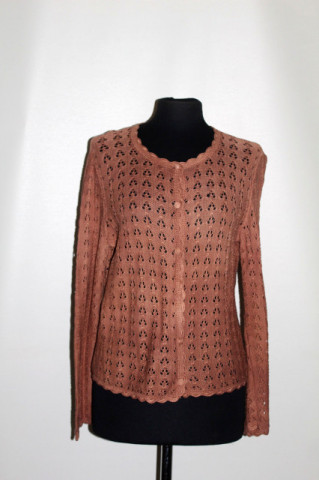 Pulover maro ajurat vintage – anii ’50, tricot manual cu nasturi îmbrăcați