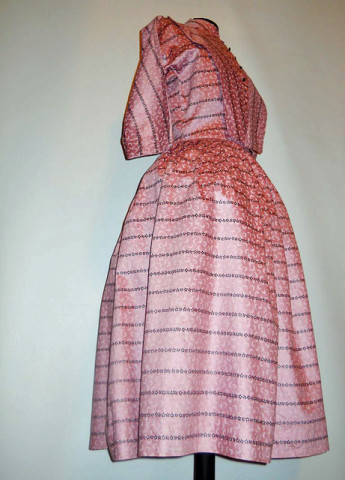 Rochie din moar roz orhidee anii '50