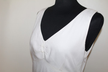 Rochie vintage albă stil nautic anii ’70 – bumbac și satin, detalii grosgrain - Img 6