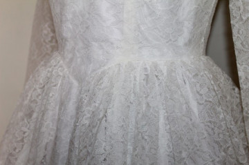 Rochie vintage clos din dantelă albă anii 50