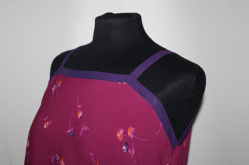 Bluza Goody‑Goody anii ’70 – chiffon vișiniu cu print floral - Img 6