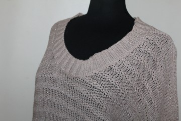Bluză tricotată bej repro anii ’70 – tricot moale cu fir discret argintiu - Img 5