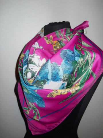 Esarfa retro print floral pe fond roz anii '80