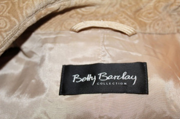Jacheta din catifea bej "Betty Barclay" anii '80