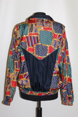 Jachetă retro cu print heraldic – vibe ’90 urban chic - Img 3