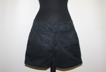 Pantaloni scurți Banana Republic din doc de bumbac negru – look clasic și versatil