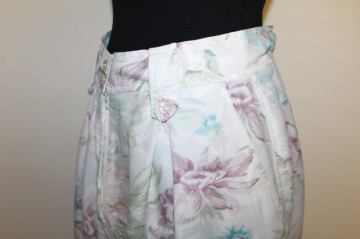 Pantaloni scurți flori pastel – vibe retro anii ’80 - Img 4