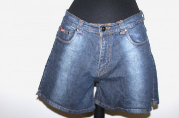 Pantaloni scurți jeans – retro repro anii ’70