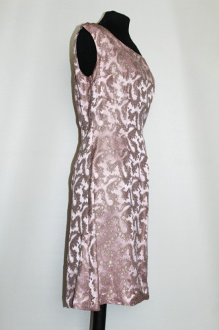 Rochie de ocazie din brocart roz anii '60