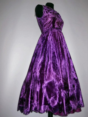 Rochie de ocazie din catifea violet anii '60