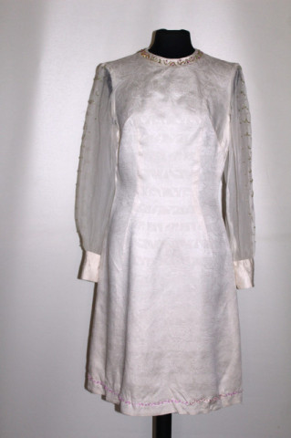 Rochie vintage ivoire cu broderie din mărgele – anii ’60