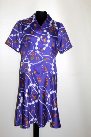 Rochie violet print bijuterii anii ’70 – mătase artificială, vintage chic