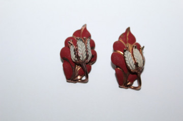 Shoe clip vintage din alamă și email – anii ’50‑’60, ornament frunză și floare