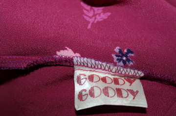 Bluza Goody‑Goody anii ’70 – chiffon vișiniu cu print floral - Img 7