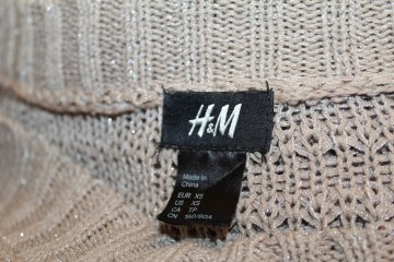 Bluză tricotată bej repro anii ’70 – tricot moale cu fir discret argintiu - Img 6
