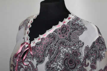 Bluza vintage din chiffon cu print paisley roz pe fond alb‑bej – anii ’90 - Img 4