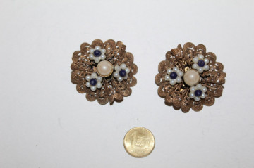 Clips vintage cu flori suprapuse – bijuterie anii ’40 - Img 2