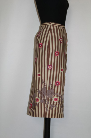 Fustă dungi și broderie florală repro anii 50