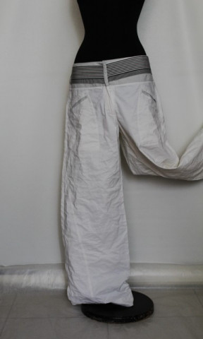 Pantaloni albi "Giorgio Armani"