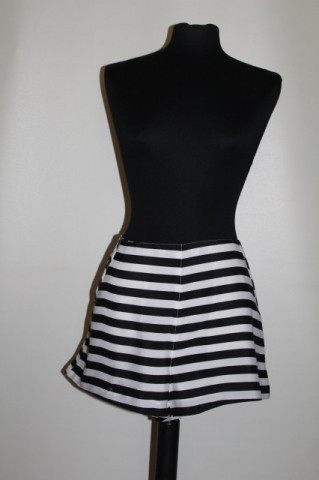 Pantaloni scurți dungi repro anii ’50 – chiffon alb cu negru - Img 2