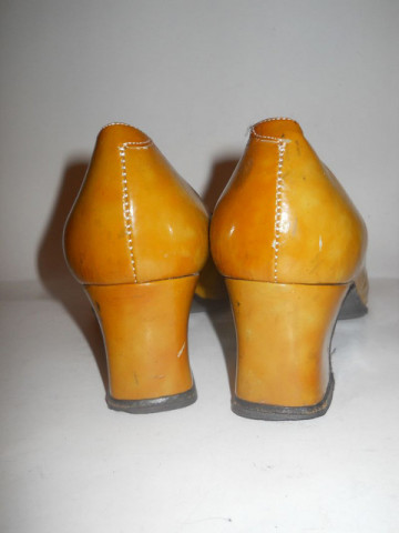 Pantofi lac mustar anii '60