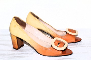 Pantofi peep‑toe Prada galben‑portocaliu – piele lăcuită, vintage designer