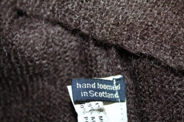 Pulover maro Margaret Howell – tricot fin, vibe retro chic - Img 7
