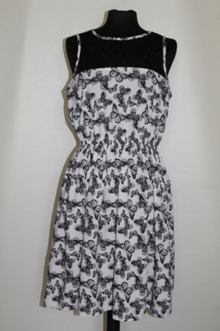 Rochie vintage alb‑negru cu print fluturi – stil retro